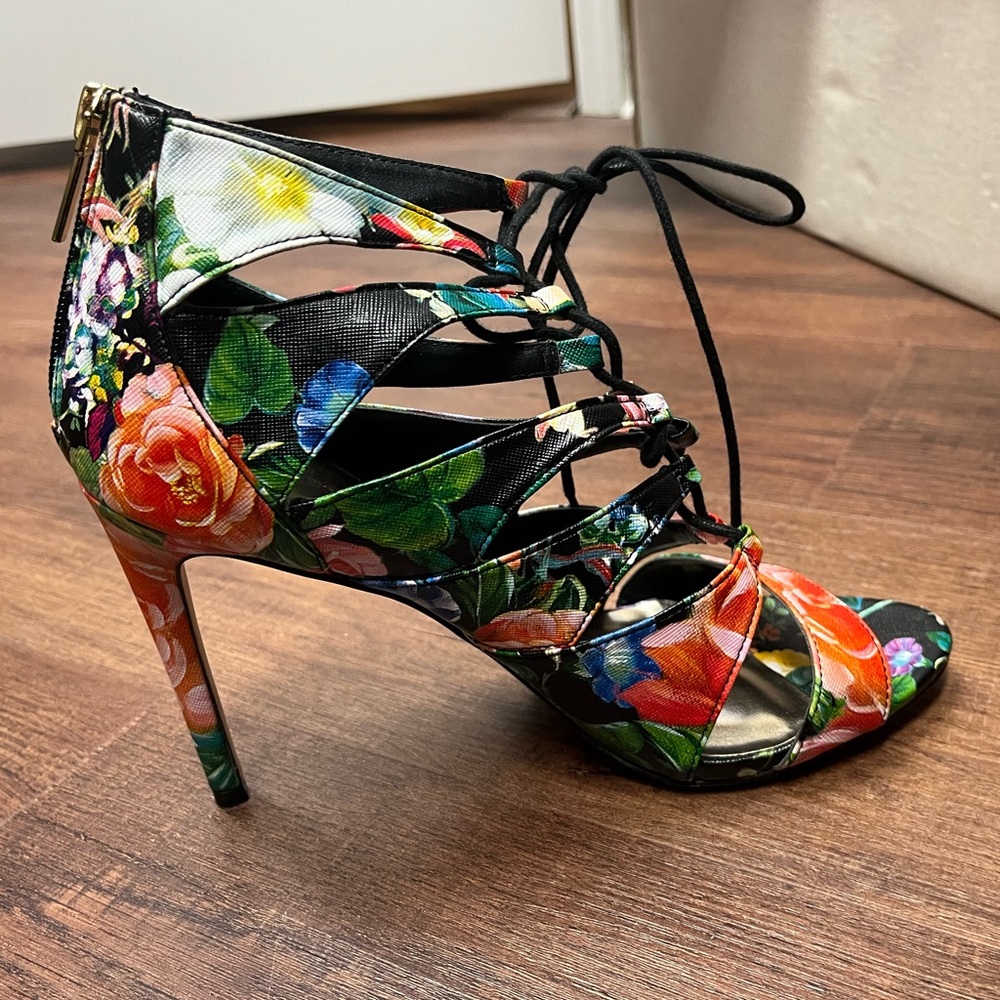 Madden Girl Raceyyy Floral Lace Up Heels With Zipper Back Size 10